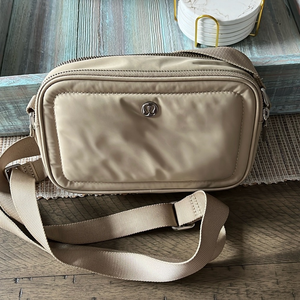 🤍🤎 Lululemon Camera Bag 2L - Trench 🤎🤍